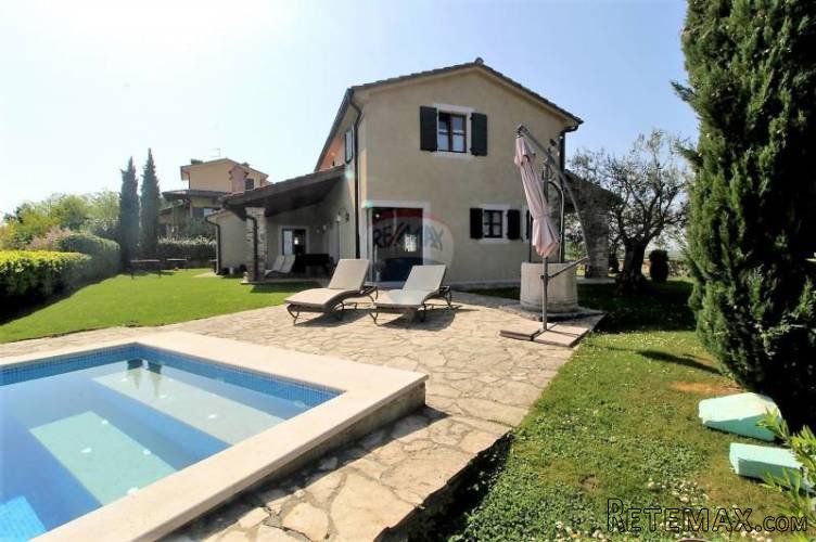Kuća s bazenom - s prekrasnim pogledom na Motovun!