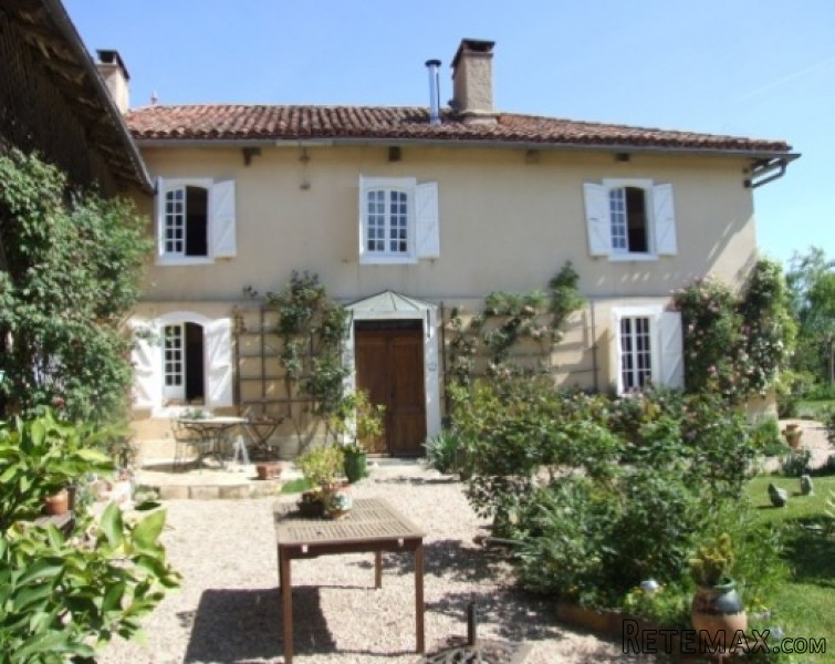 Pretty hamlet maison de maitre, summer..