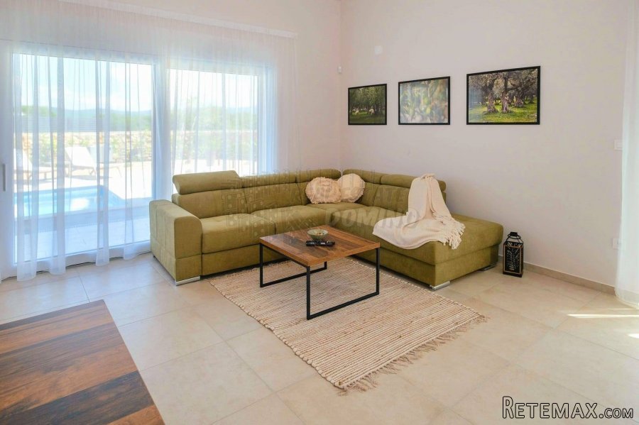 Vila s bazenom - okolica grada Krka! - 11