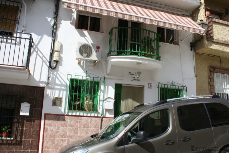 4 bedroom, 2 bathroom Townhouse, (build..