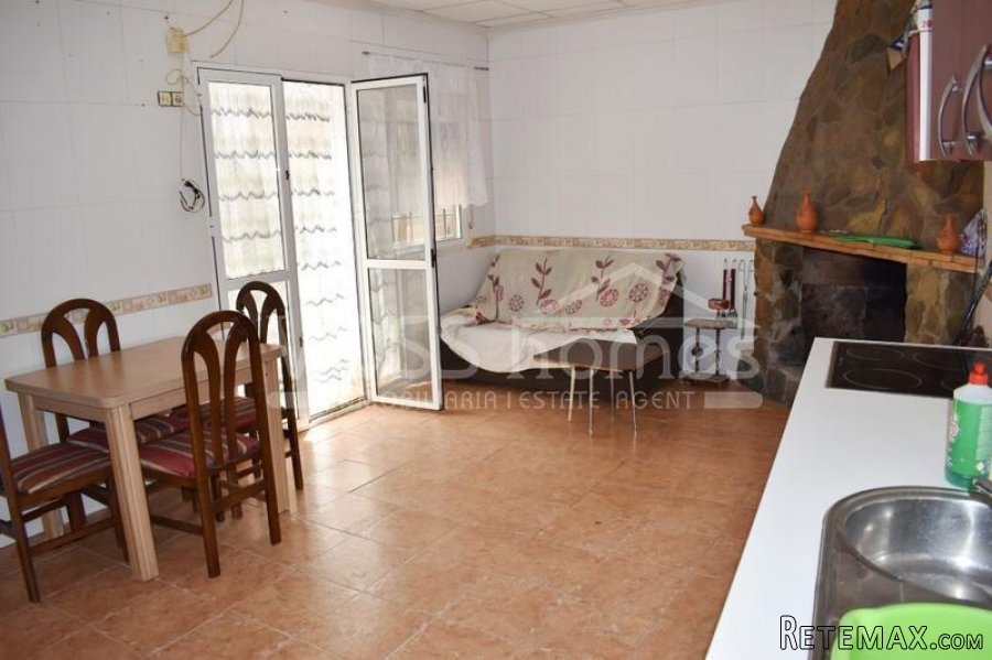 A spacious, 1 storey, 2 bedroom, 1 bath renovated village.. - 12
