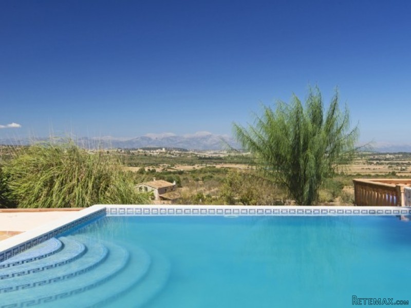 Spacious House With Tennis Court And..