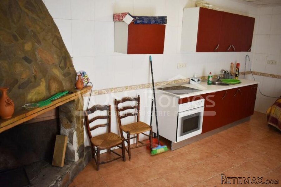 A spacious, 1 storey, 2 bedroom, 1 bath renovated village.. - 13