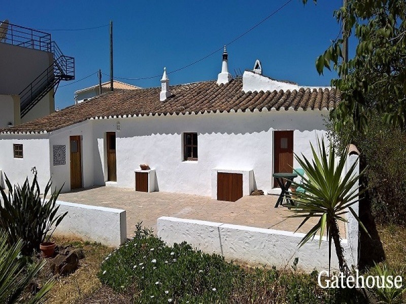 Traditional 2 Beds House With Beautiful..