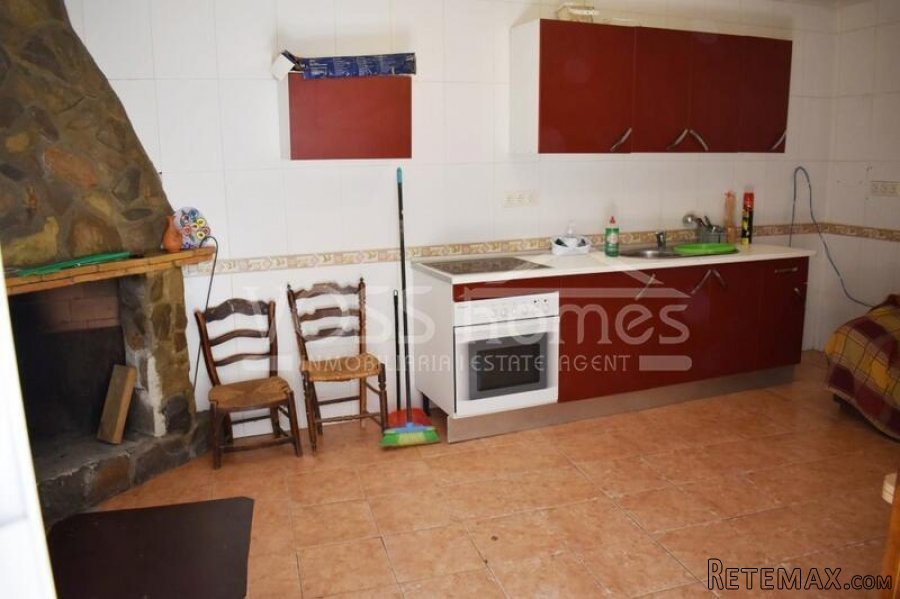 A spacious, 1 storey, 2 bedroom, 1 bath renovated village.. - 15