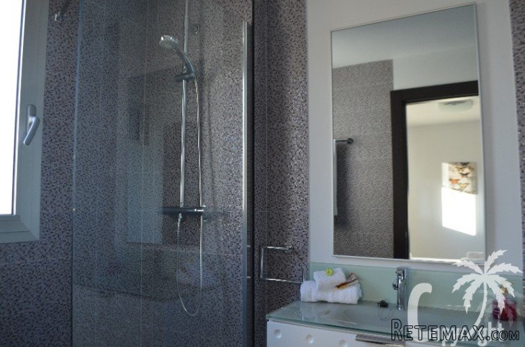 This modern apartment is located on the 2nd floor in the.. - 6