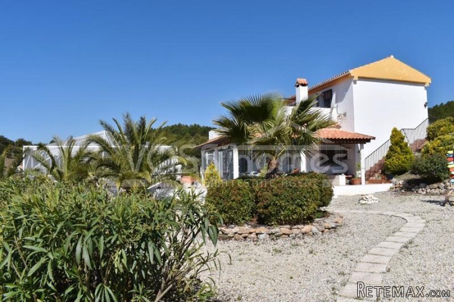 NEW & EXCLUSIVE LISTING TO VOSS HOMES - A truly stunning.. - 9