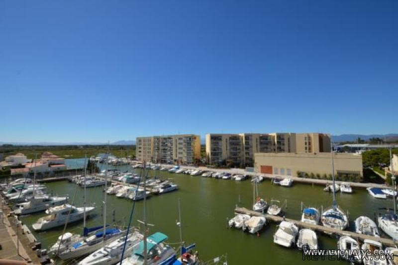 ROSES SANTA MARGARIDA: Apartment on the..