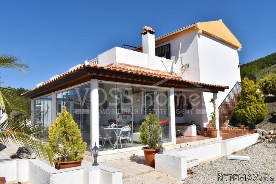 NEW & EXCLUSIVE LISTING TO VOSS HOMES - A truly stunning.. - 10