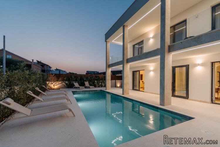 TURANJ - VILLA S BAZENOM, SPREMNA ZA USELJENJE - 350m od mo