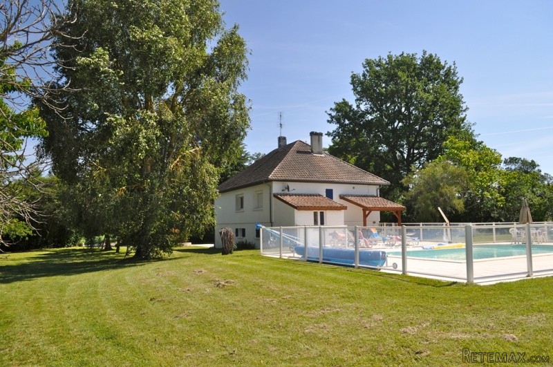 Immaculately Presented Property In A..