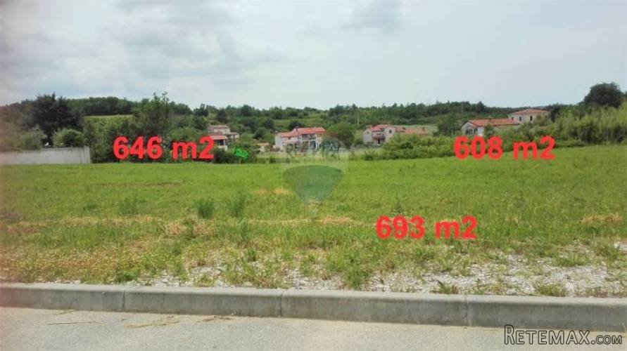 ISTRA-tri građevinske parcele u Vižinadi - 2