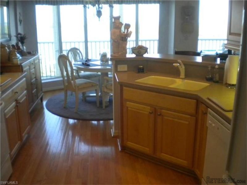 2 bedroom Condominium For Sale: Fort.. - 2