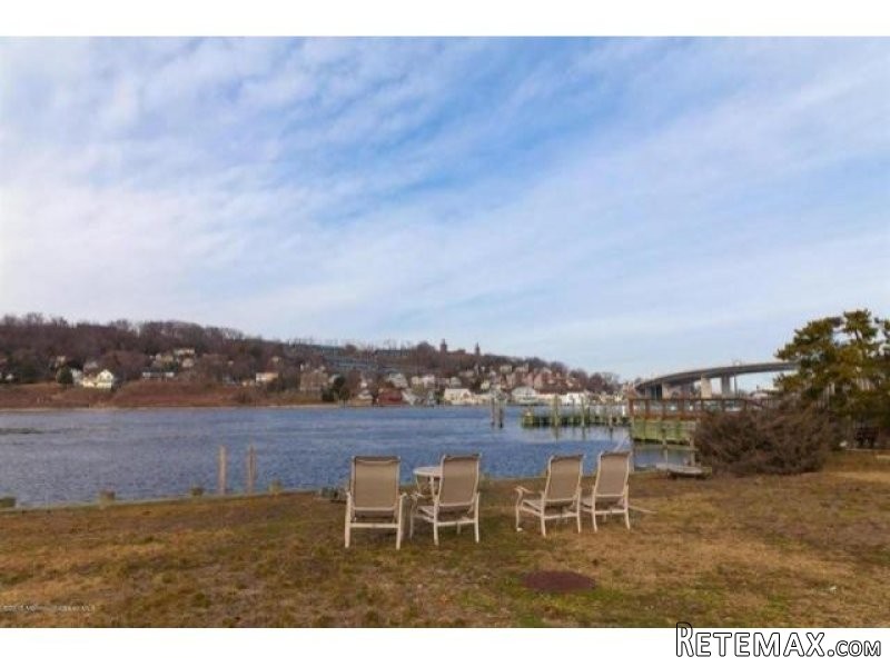 Flat For Sale: 2 Mountainview Way Sea..