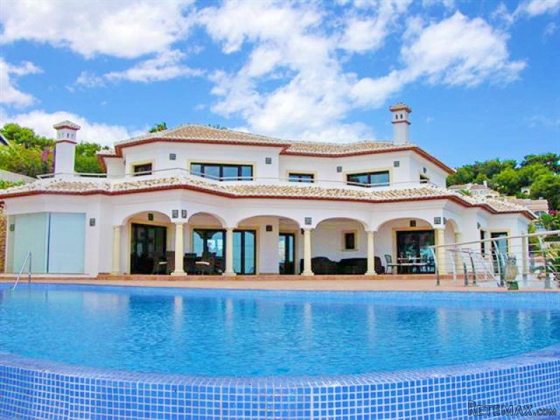 Luxury Villa With Fantastic Sea Views - 2