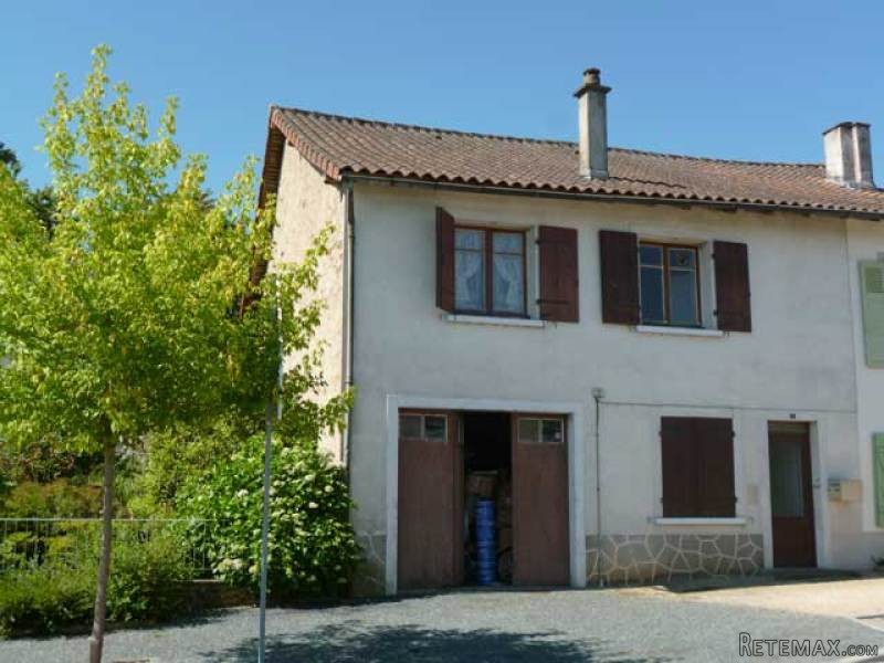 Three Bedroom Stone House With Basement..