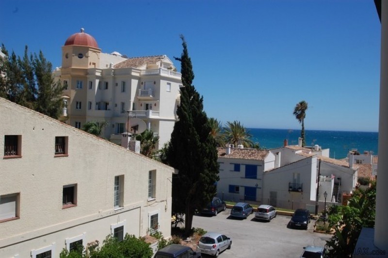 2 Bedroom Middle Floor Apartment
