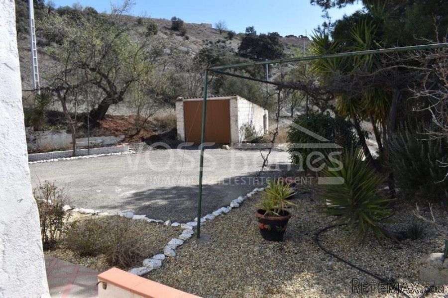 NEW & EXCLUSIVE LISTING TO VOSS HOMES - A impressive 2.. - 9