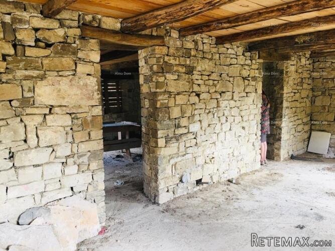 Kuća samostojeća stara za rekonstrukciju , blizina mjesta M.. - 2