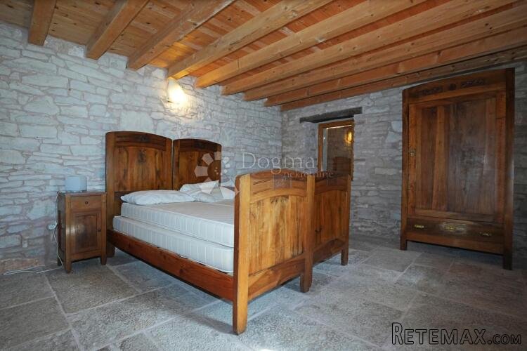 EKSKLUZIVNO! Tradicionalna prostrana kuća - 3