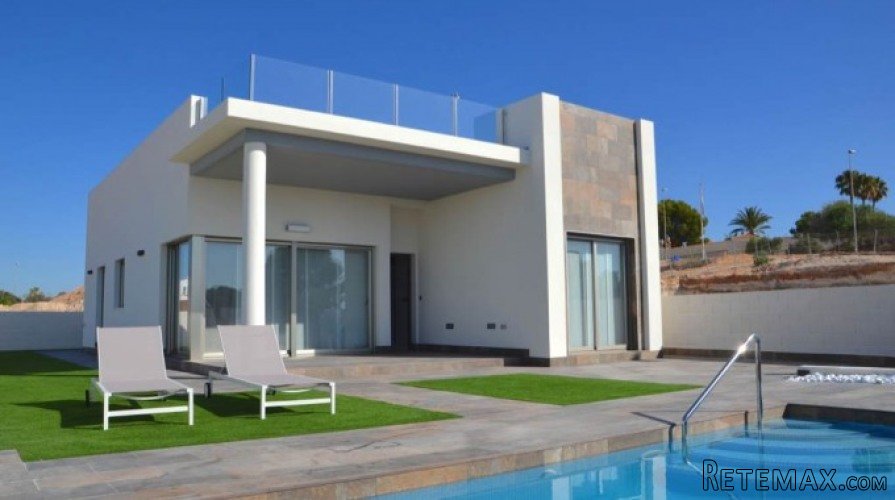 New modern villa located in Pau-8 in Villamartin. The..