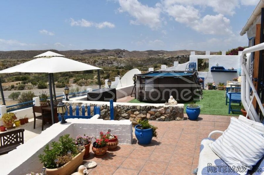 EXCLUSIVE TO VOSS HOMES - A stunning, beautifully.. - 7