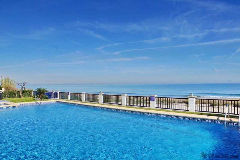 Complex With Direct Access To The Sandy.. - 2