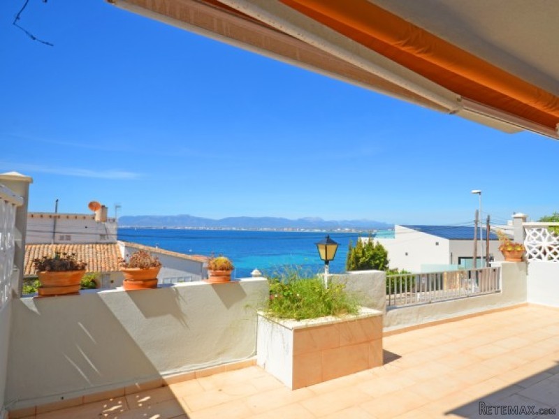 Bright Sea View Apartment - To..
