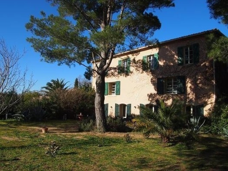Character Home With Landscaped Garden.. - 2
