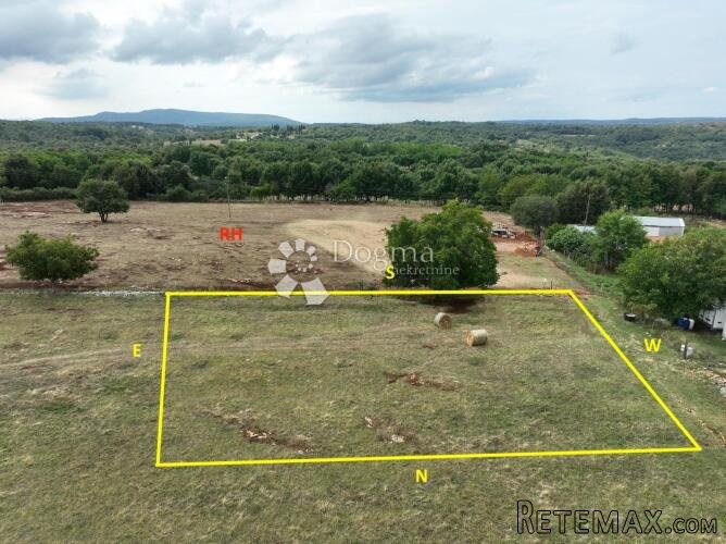 PREKRASNA LOKACIJA SA GRAĐEVINSKOM DOZVOLOM ZA VILLU SA TRAD - 3