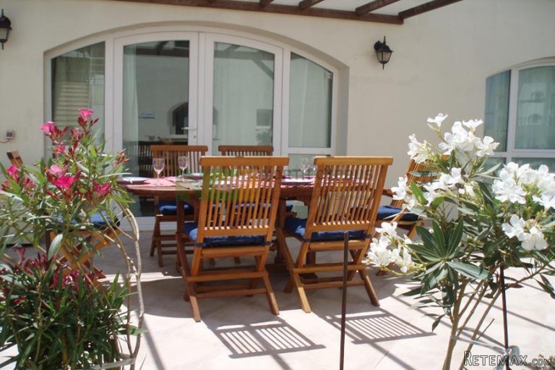 West Coast Bay Garden Duplex Apartment