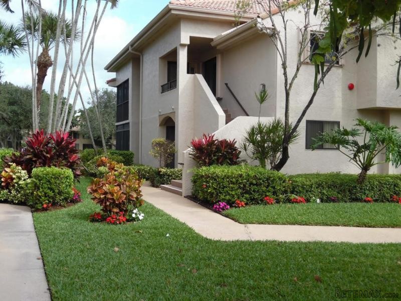 7449 Glendevon Lane #105, Delray Beach..