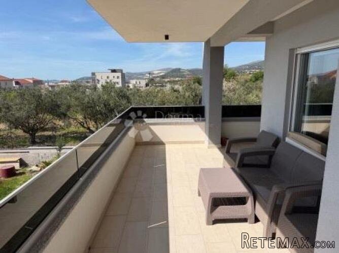 Dvoetažna kuća i odvojeni apartman 280m2