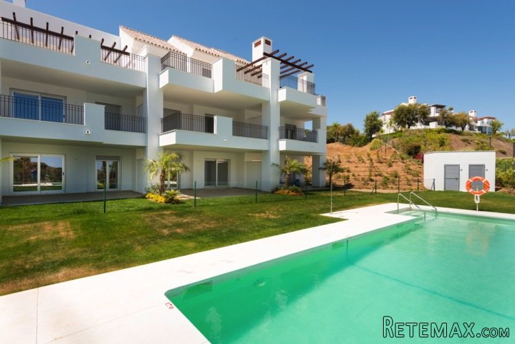 Large apartments in a peaceful location near Elviria Beach..