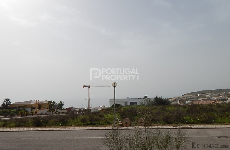 Nice plot for construction with sea.. - 2
