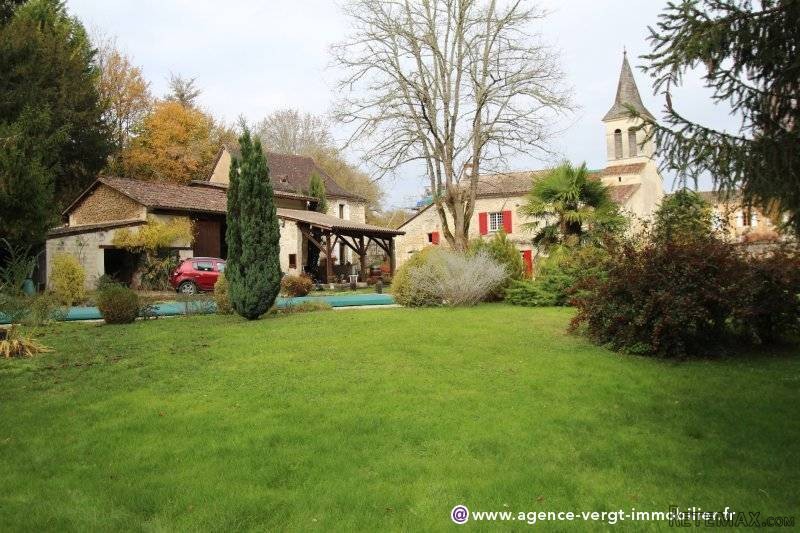 Ref 29336 : Plain Pied Dans Le Bourg De..