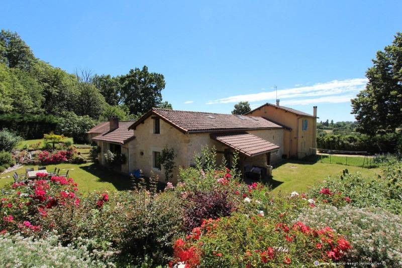 Ref 29173 : Bel Ensemble De Batiments