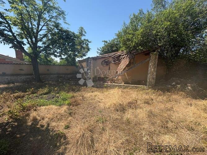 Kuća sa velikim potencijalom u srcu Istre - 2