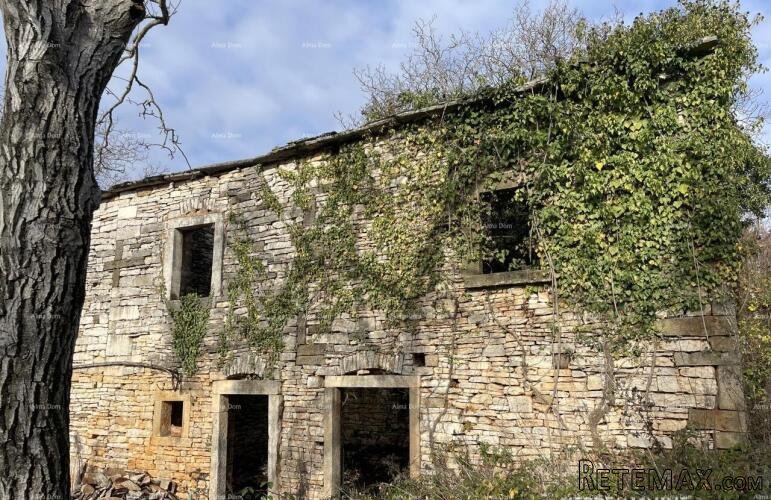 Prodaja - kamena istraska kuća za renovaciju s velikim.. - 2