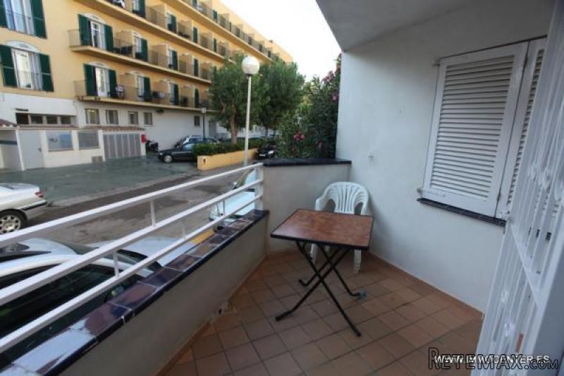 ROSES: Nice apartment at 50m from the..