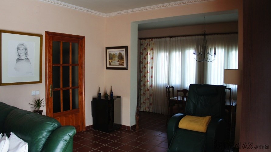 One level villa with 4 bedrooms, 2 bath, 1 large kitchen..