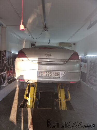 Polovni i novi delovi auto servis - 3