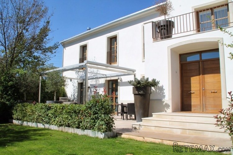 The house is located in the municipality of Banyeres de..