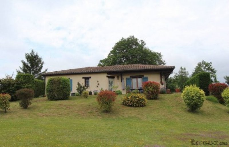 Single Story Villa Set On 1.5 Hectares..