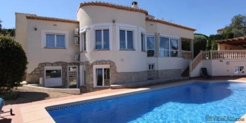 4 Bedroom 3 Bathroom Villa in Javea.