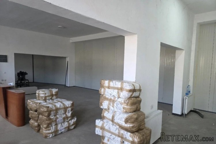Komercijalni prostor za izdavanje 360m2 i 160m2 - 9