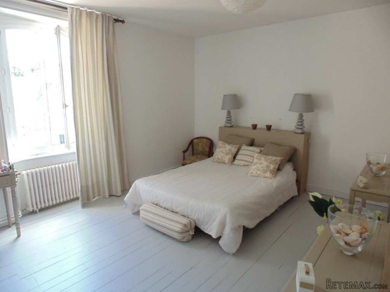 5 Bedrooms - Maison - For Sale - 2