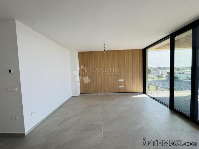 Novigrad Novogradnja – stan s natkrivenom terasom i parkingo - 2