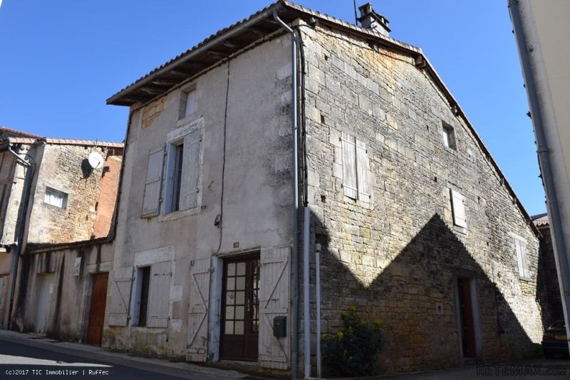 Old House To Renovate In Nanteuil en..