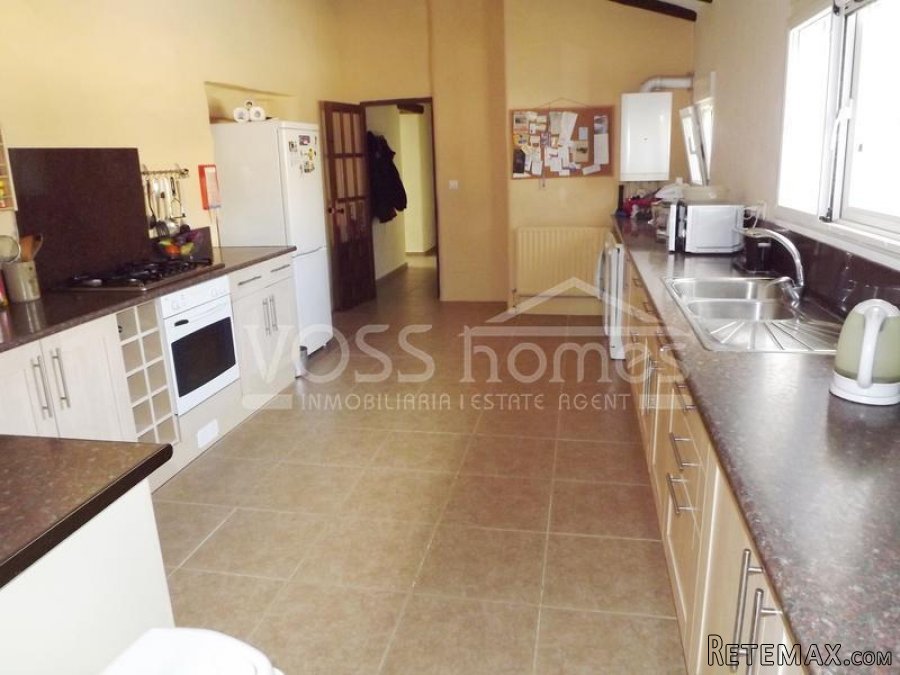 EXCLUSIVE TO VOSS HOMES - A lovely, larger than average.. - 3